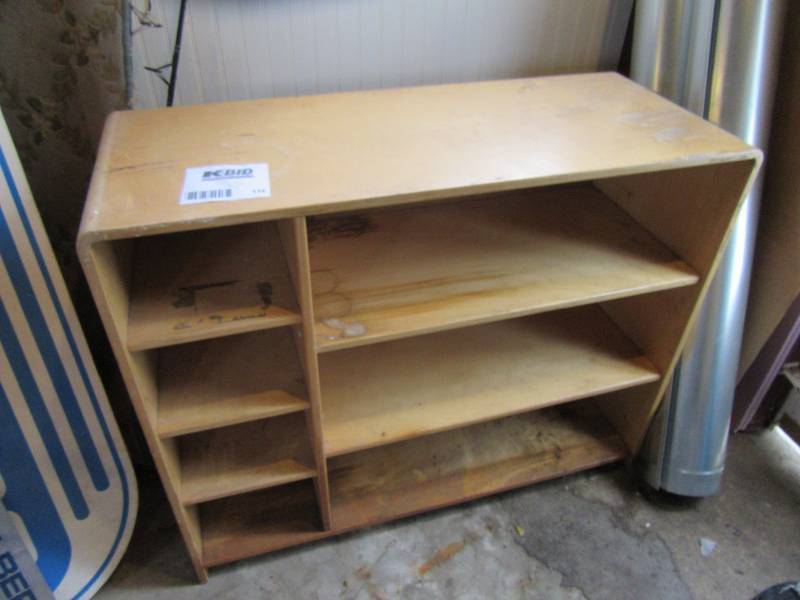 lot 116 image: Nice solid wood shelf