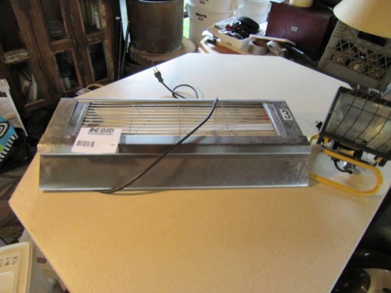 lot 96 image: Electric bug Zapper and work light