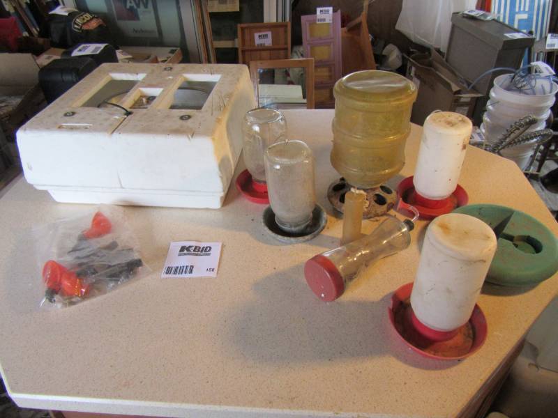 lot 158 image: Raise some chickens.. Incubator and all the feeding stuff
