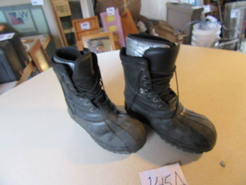lot 144 image: Pair of Lacrosse Size 9 Pac Boots