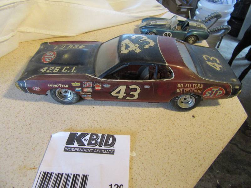 lot 120 image: 1975, RICHARD PETTY replica Model