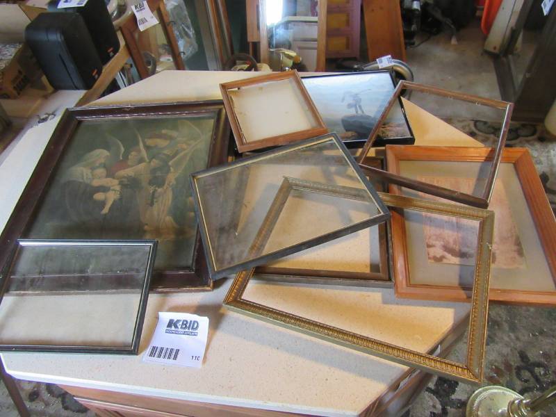 lot 110 image: Misc. sizes of frames and religious picture