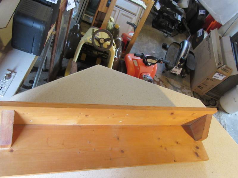 lot 104 image: Wall Shelf 5 cabinet small wall shelf