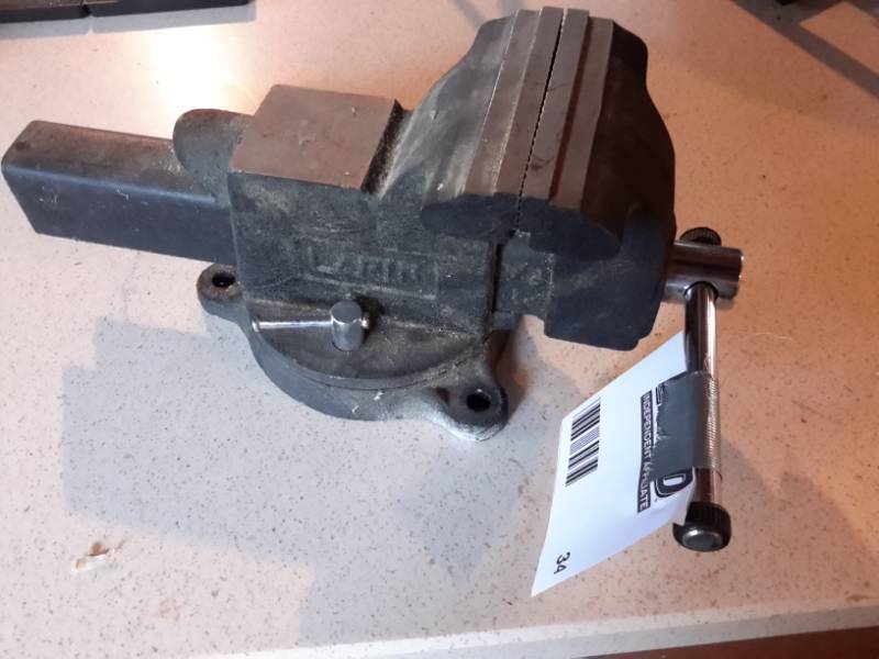 lot 34 image: Larin, 5 in heavy duty vise