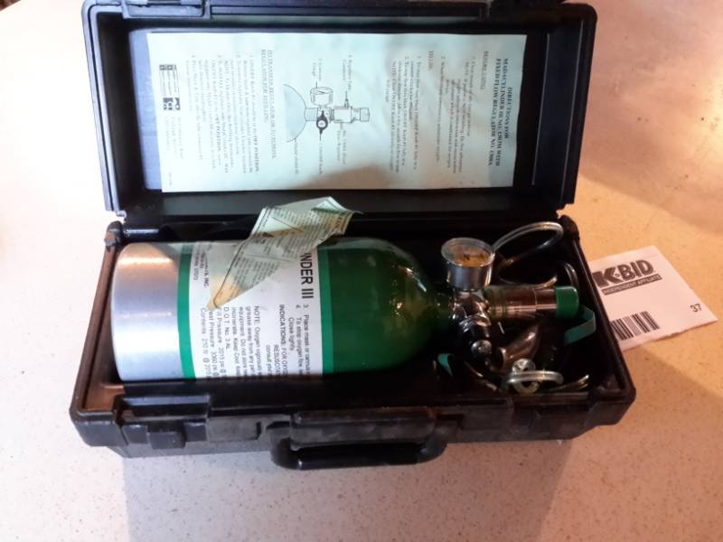 lot 37 image: Madacylinder III, Oxygen tank and mask