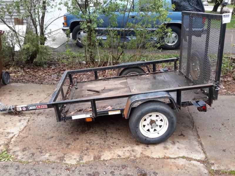 lot 1 image: 2011 Utility Trailer