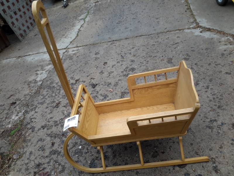 lot 44 image: Solid wood sleigh..