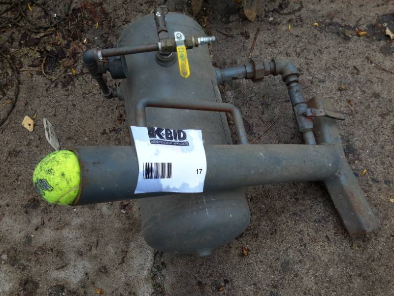 lot 17 image: Tennis Ball Launcher