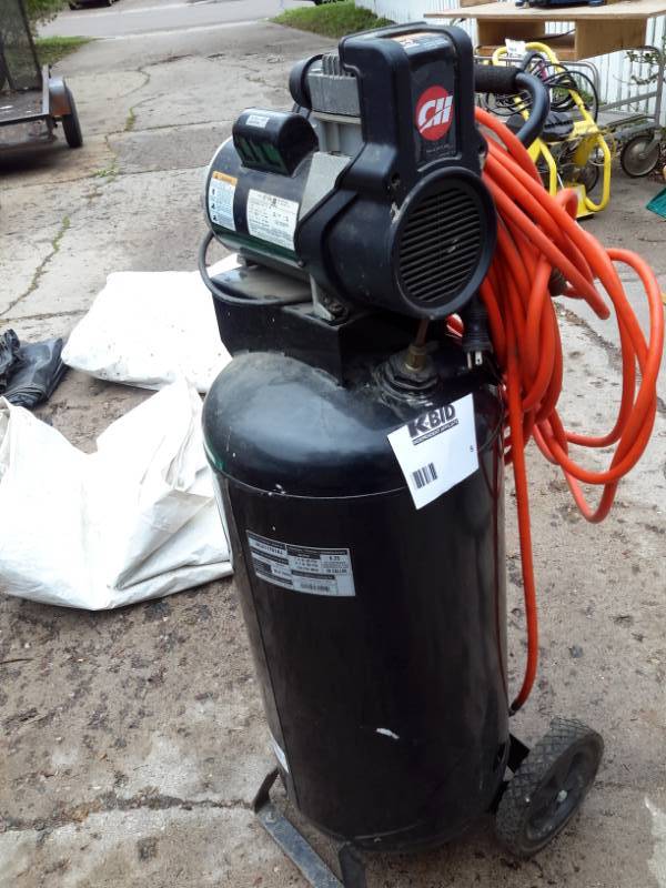 lot 5 image: Campbell Hausfeld Air Compressor.. Needs work