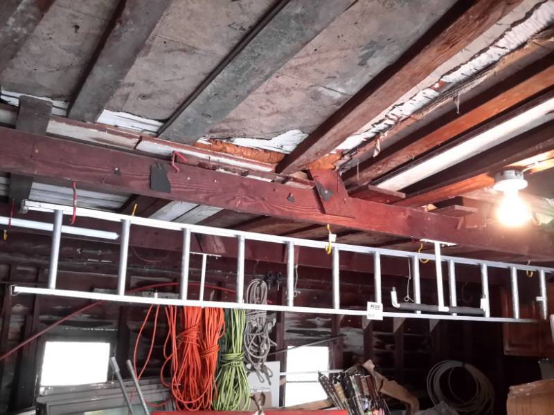 lot 56 image: 1 section of extension ladder.