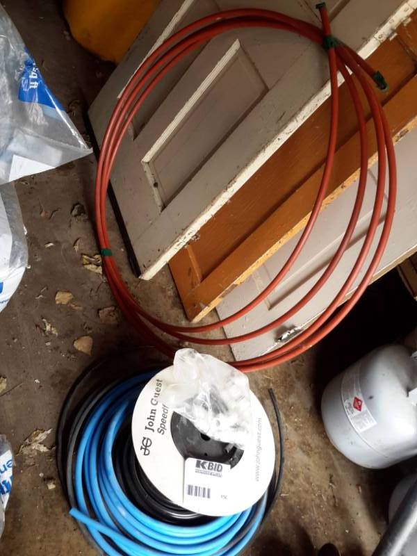 lot 150 image: Lot of plastic tubing and connectors as shown