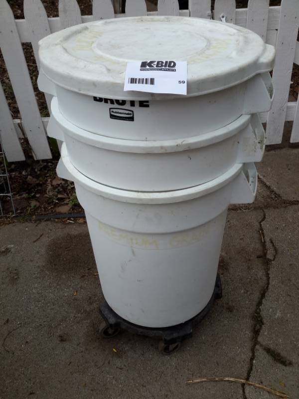 lot 59 image: 3, Brute Food Grade storage bins