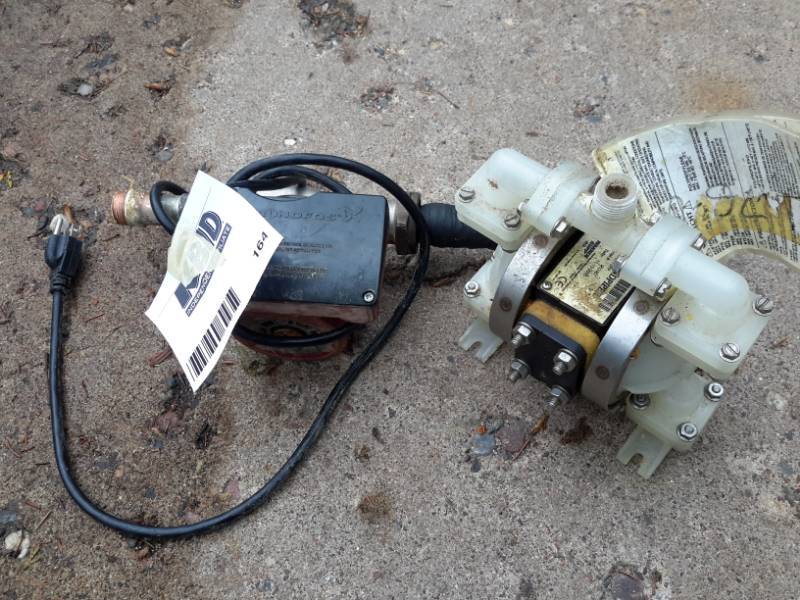 lot 164 image: 3 pumps.. Look like they would be for a pond or other water features