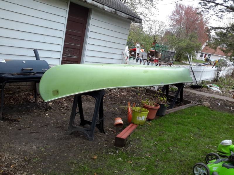 lot 2 image: 17 Ft Forester Fibreglass Canoe