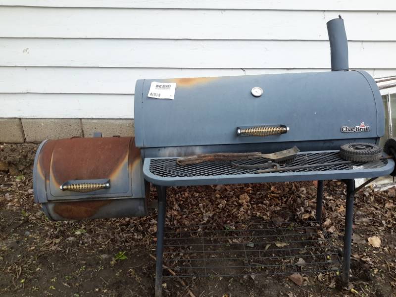 lot 98 image: Char Broil Smoker.