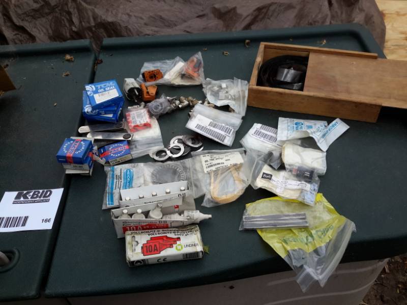 lot 166 image: Lot of automotive items as pictured. See closeups