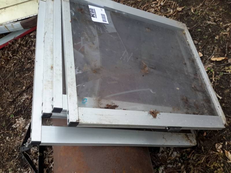 lot 147 image: 4, aluminum frame windows
