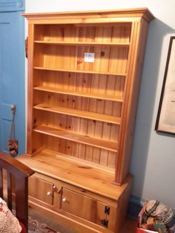 lot 1B image: 2 Piece Hutch. Pine Wood