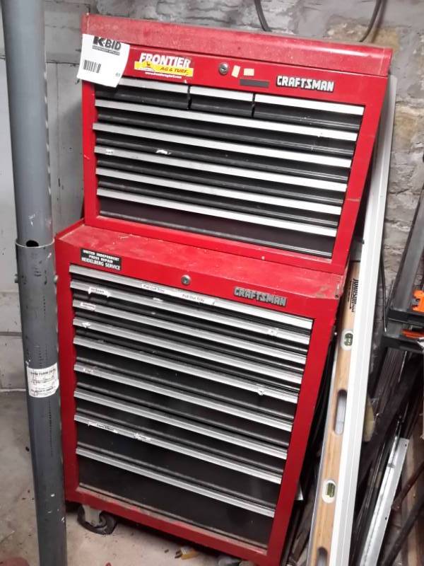 lot 65 image: Nice 2 level, craftsman, Tool box on wheels