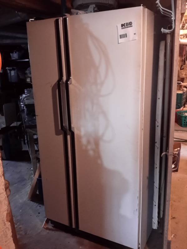 lot 66 image: GE, 21.8 cu ft no frost ref Freezer