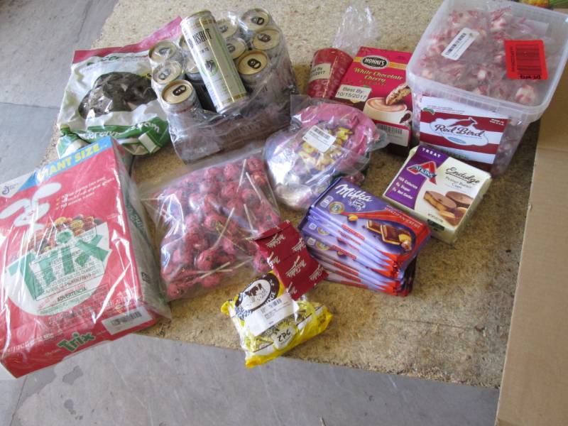 lot 517 image: Sweet treat lot...