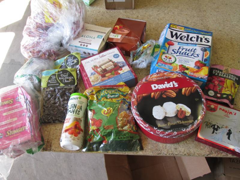 lot 527 image: Snack lot...