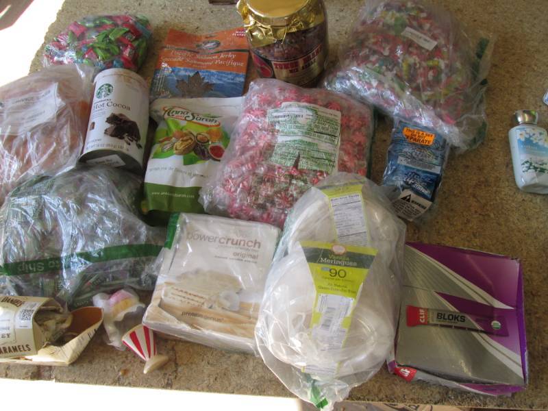 lot 534 image: Snack lot...