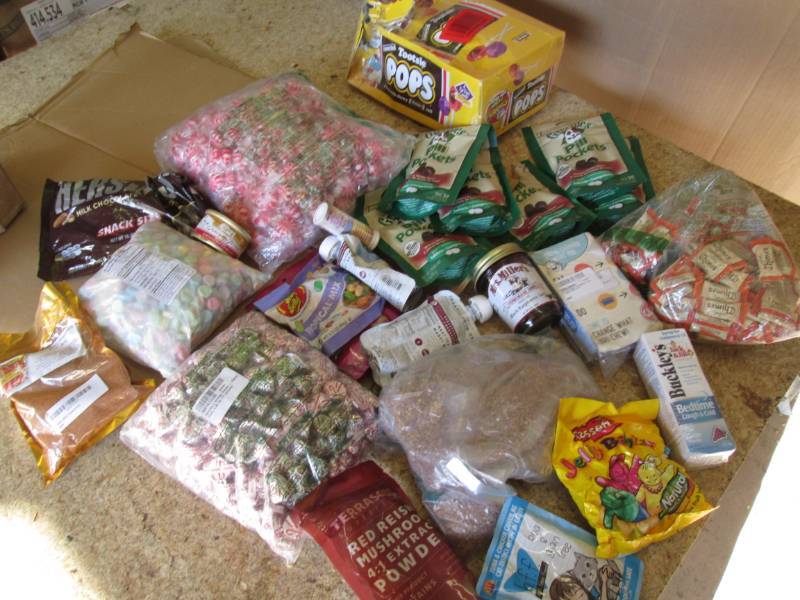 lot 543 image: Grocery lot...