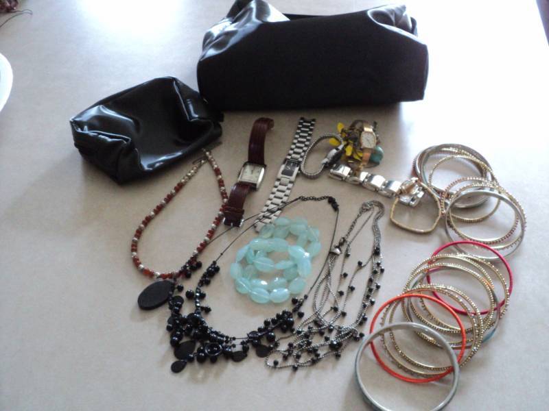 lot 9 image: Watches and Jewelry in a traveling ...