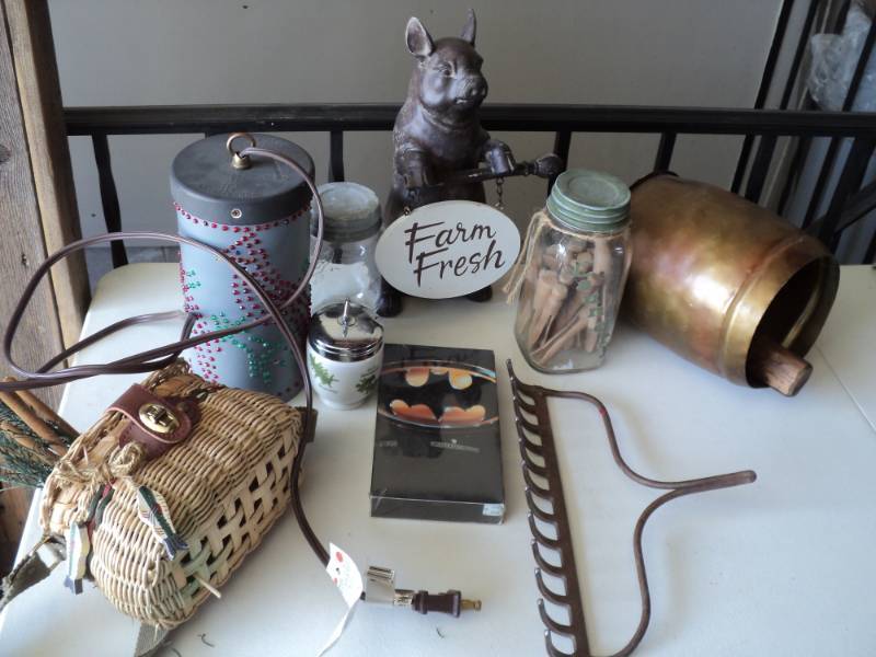 lot 24 image: Dcor everything pictured...