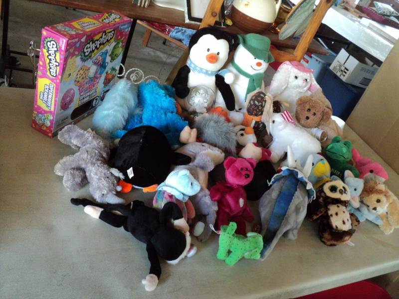lot 29 image: Lot of Stuffed Animals some new...
