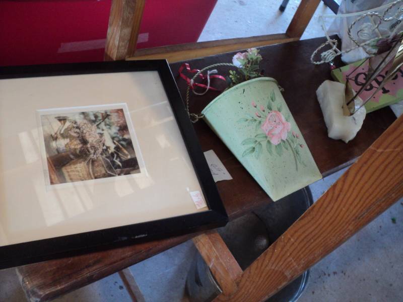 lot 30 image: Large Lot of Dcor see all pictur...