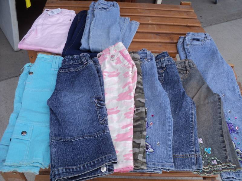 lot 51 image: 11 pair Size 4 and 5 New Little Gir...