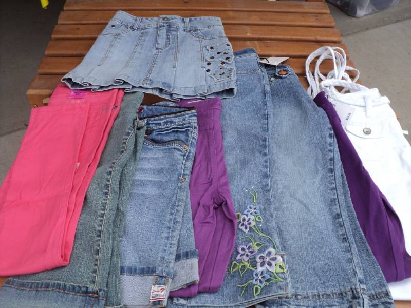 lot 55 image: New Size 10 Girls 9 pairs jeans, sk...