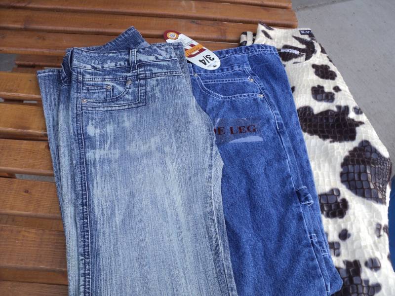 lot 60 image: New Size 34 Junior 2 pairs Jeans a...
