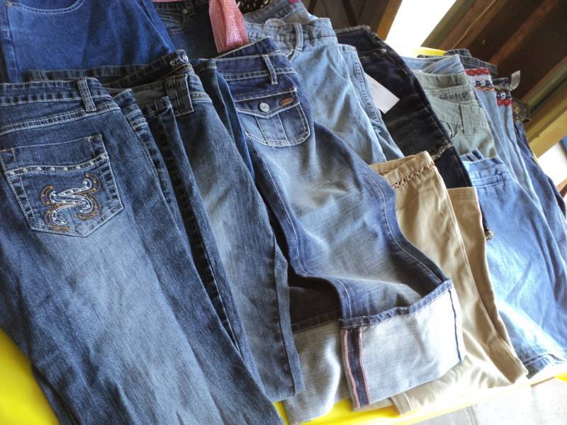 lot 62 image: New Size 78 Juniors 12 pairs Jeans...