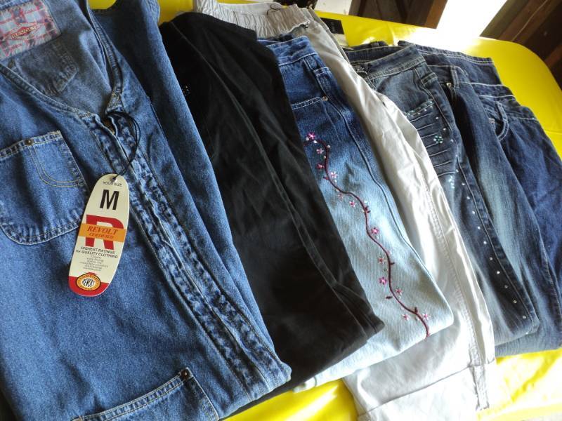 lot 66 image: New Size 1112 Juniors 7 pairs Jean...