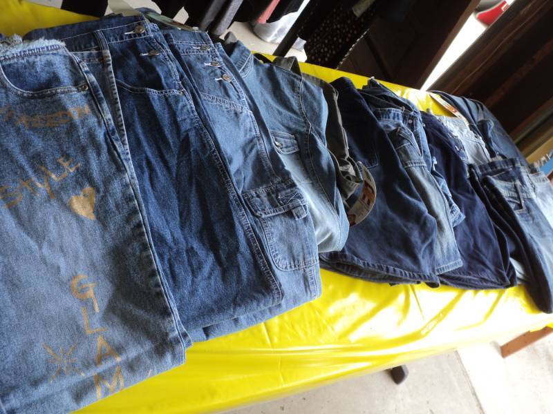 lot 67 image: New Size 1314 Juniors 14 pairs Jea...