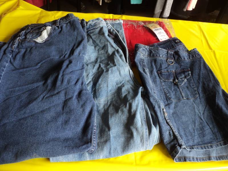 lot 73 image: New Size 22 Womens 3 pairs Jeans a...