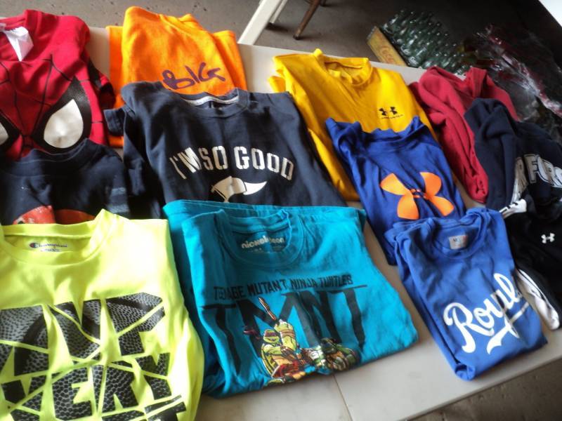 lot 82 image: 12 Boys Sport Shirts Size M Name B...