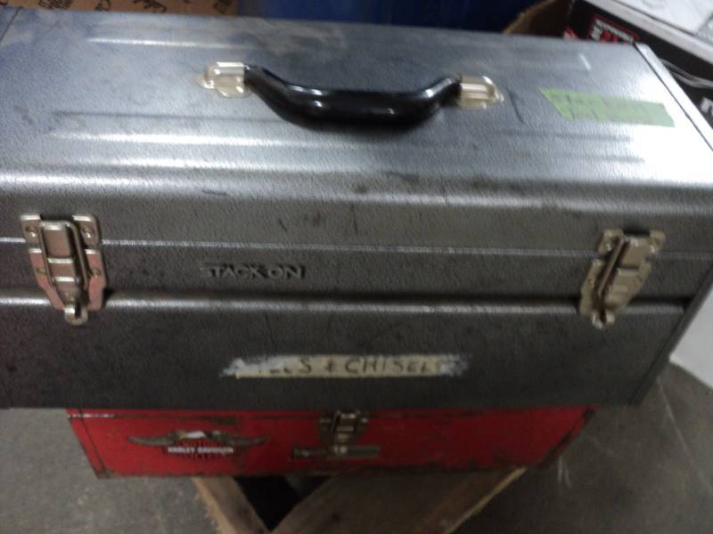lot 102 image: Stackon Tool Box Metal 20 x 8 x 9...