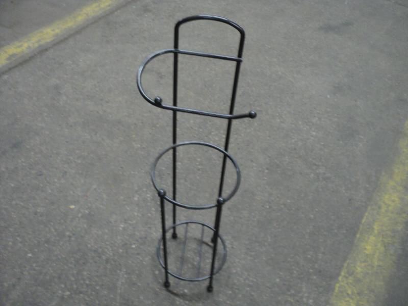 lot 116 image: Metal Toilet Paper Holder, dispense...