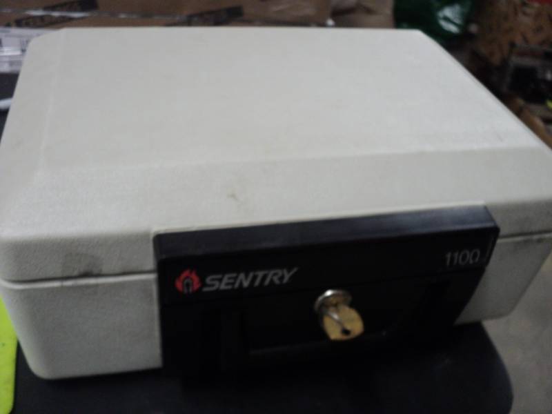 lot 122 image: Sentry 1100 Fireproof Safe with Key...