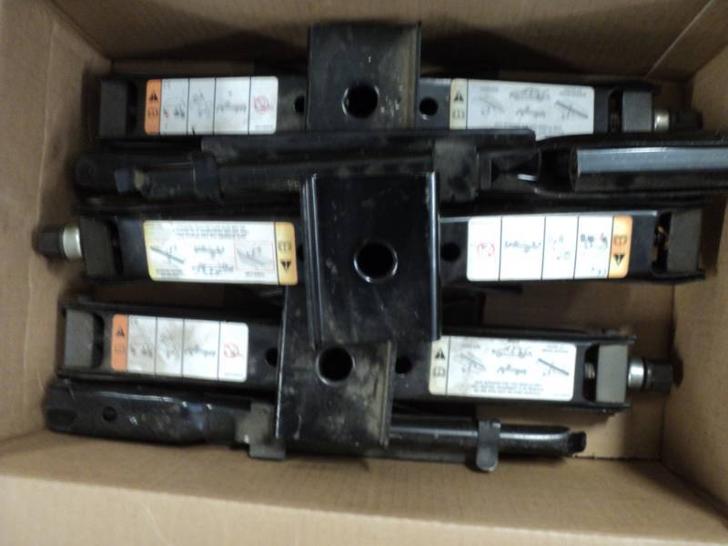 lot 141 image: 2 Sisor Jacks...
