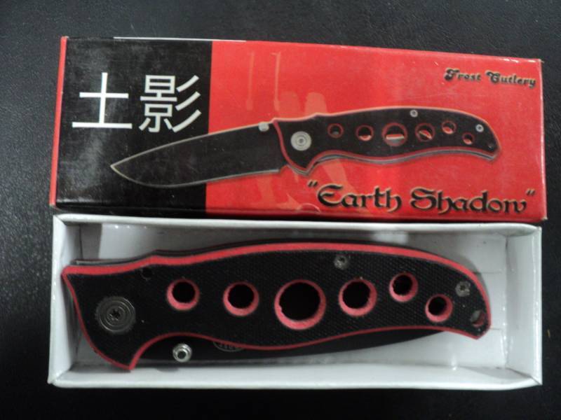 lot 153 image: Earth Shadow knife...