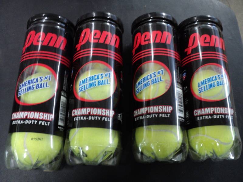 lot 164 image: 12 Penn Tennis Balls...