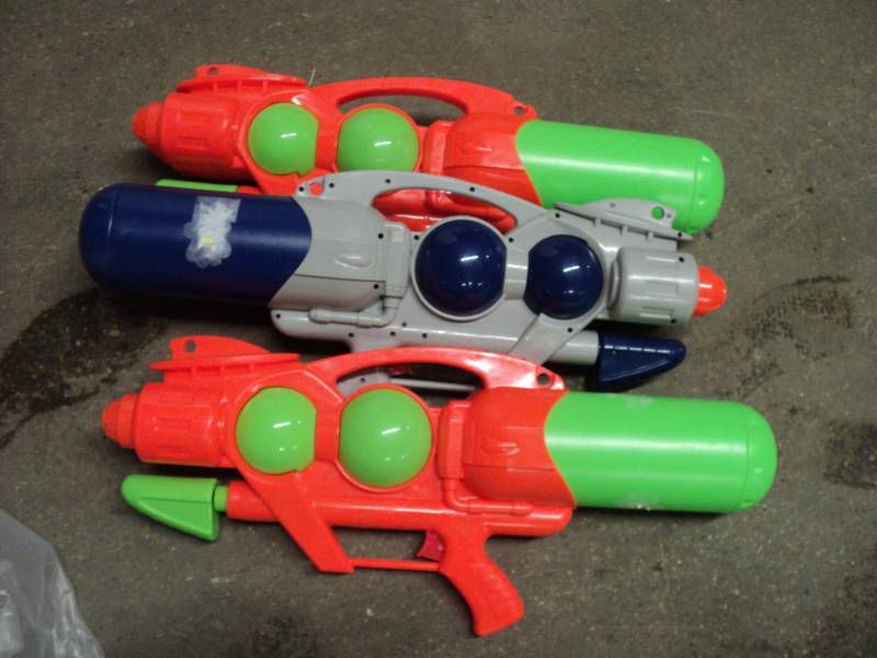 lot 184 image: Toys...