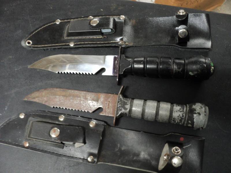 lot 209 image: 2 Knives in Cases...