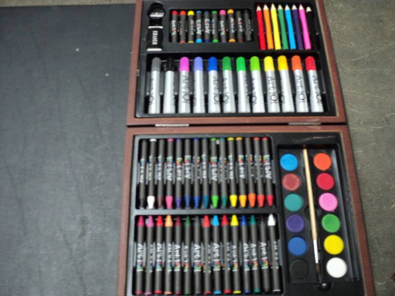 lot 211 image: New Painters kit...
