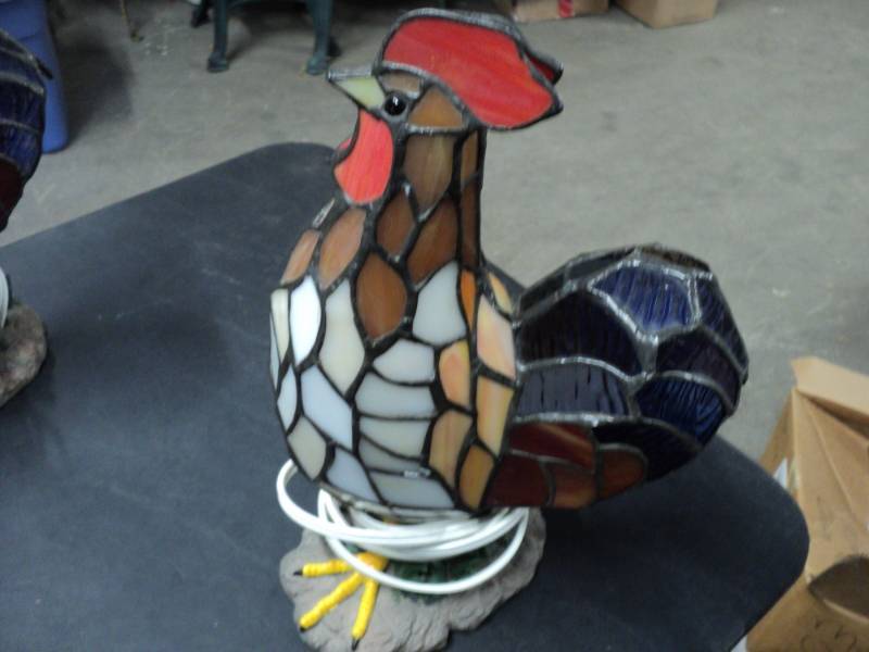 lot 218 image: Chicken Stained Glass Lamp 12 tall...